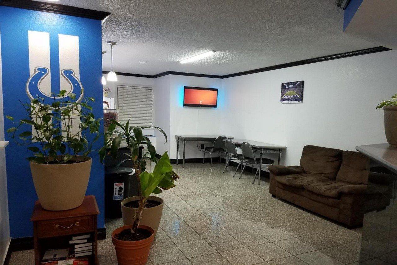 Indy Southwestern Inn-South インディアナポリス エクステリア 写真