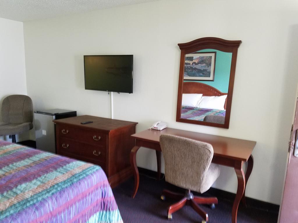 Indy Southwestern Inn-South インディアナポリス エクステリア 写真
