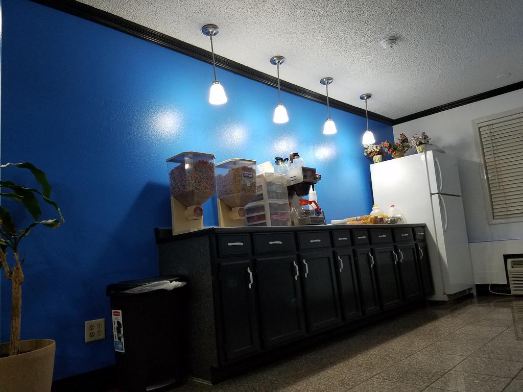 Indy Southwestern Inn-South インディアナポリス エクステリア 写真