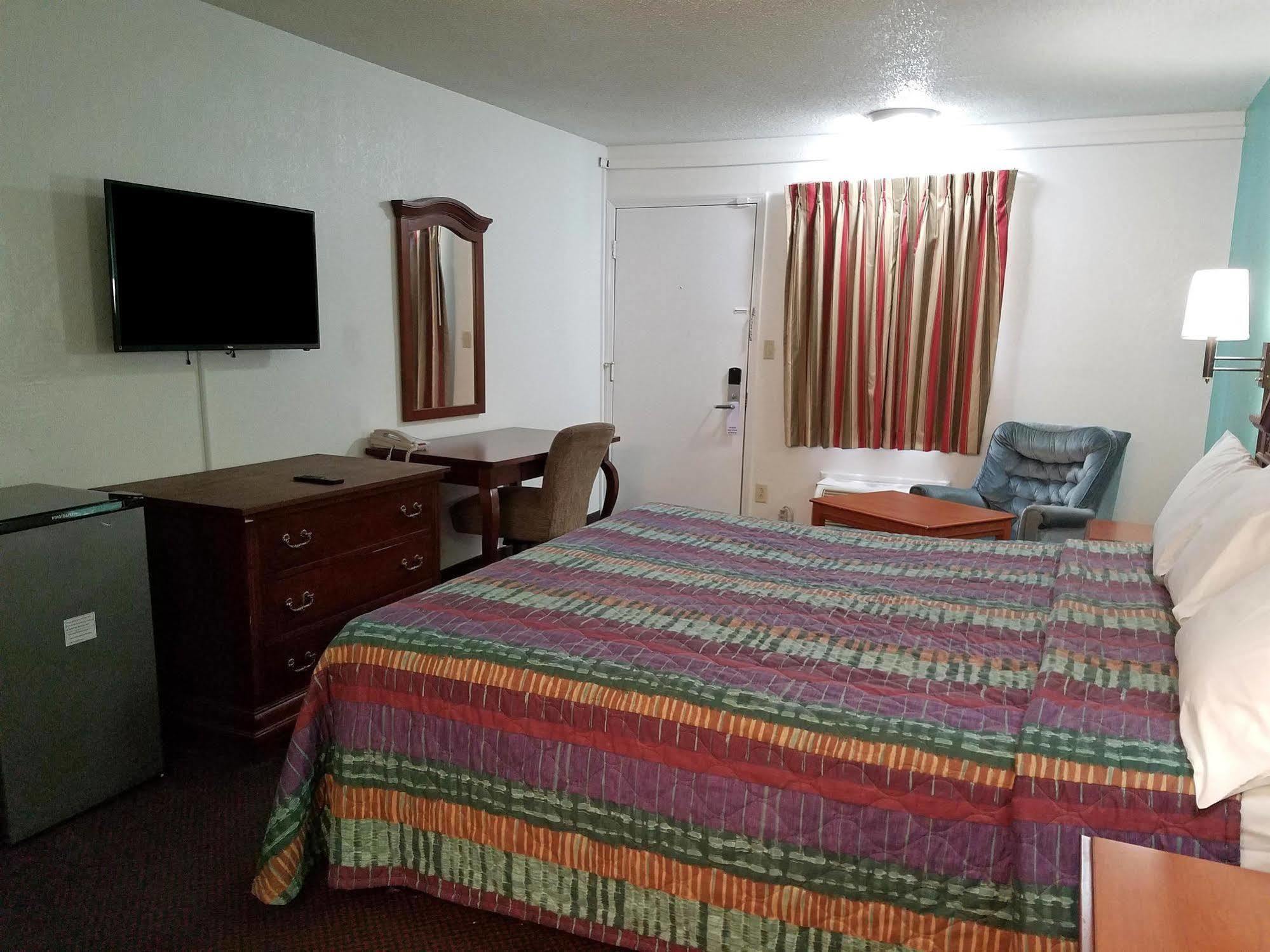 Indy Southwestern Inn-South インディアナポリス エクステリア 写真