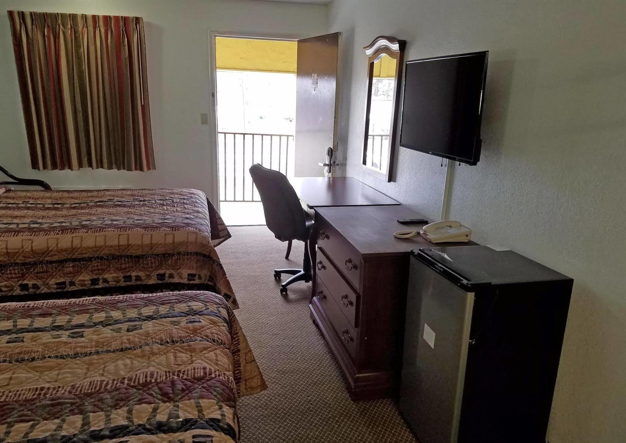 Indy Southwestern Inn-South インディアナポリス エクステリア 写真